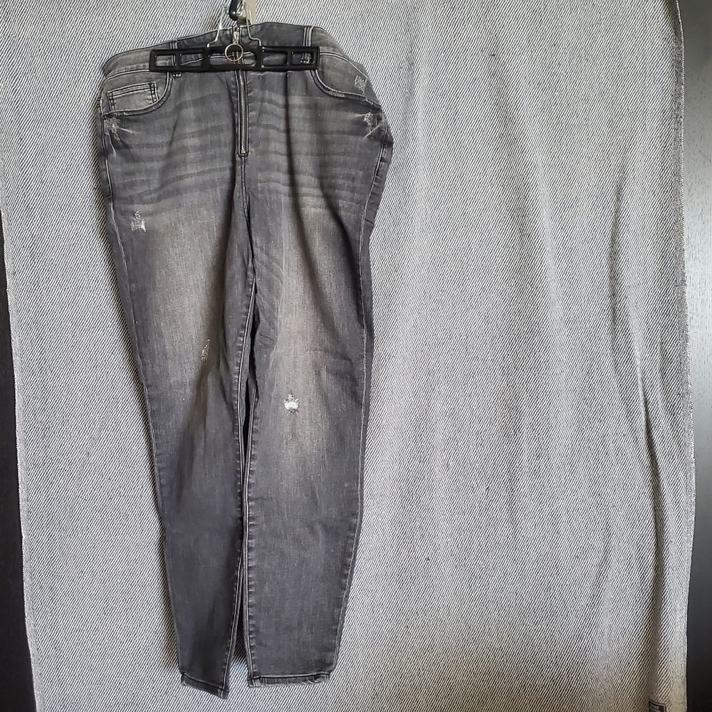 Forever21+ Plus Grey-Black Jeans - Exposed Zipper + O-Ring Pull  - Sze 18 - EUC